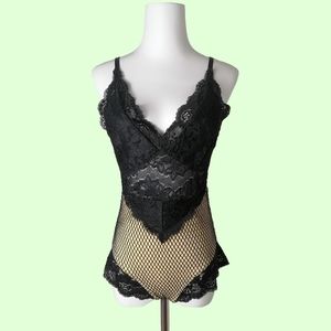 🐝 vintage black lace， fishnet bodysuit